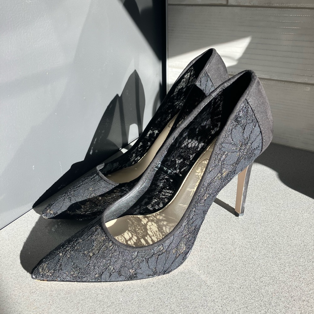 Jessica Simpson Black Lace Pumps. Pitch Black. Chic confident look. 3.94” heel.
